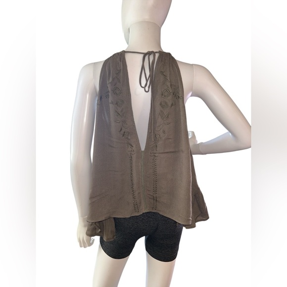 Alythea. Stylish olive Sleeveless Top Size S - Picture 5 of 9